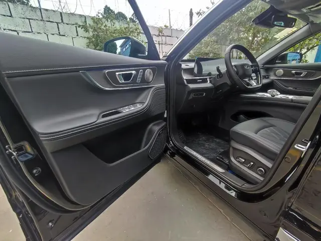TIGGO 8